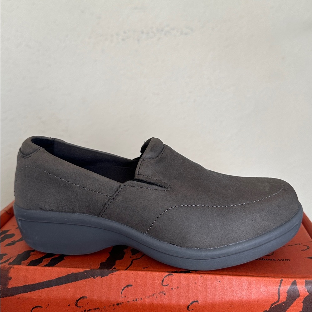 Women's WORX 5112 RED WING work safety,steel toe $145‎ size 5.5